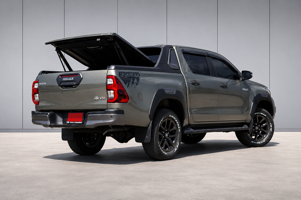 Toyota Hilux Revo with Carryboy automatic trunk lid open