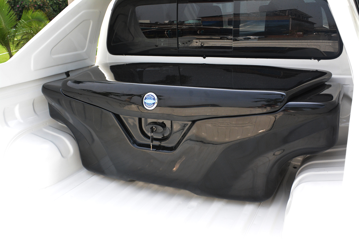 Lockable fiberglass luggage box for pickup truck cargo storage
